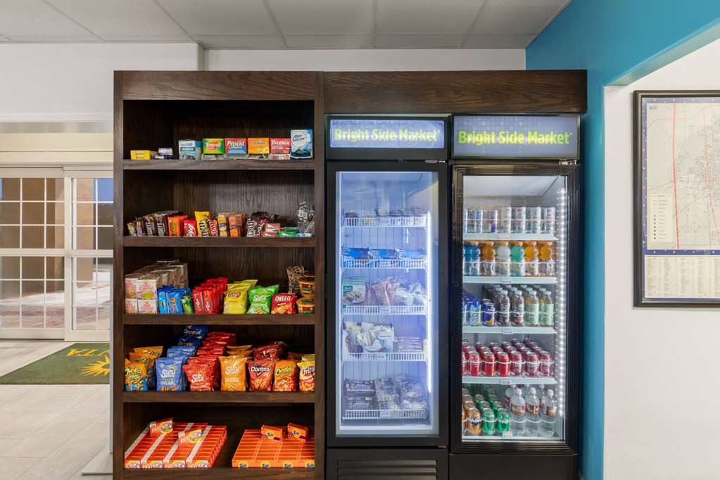 La Quinta Inn & Suites by Wyndham Angleton - photo 64