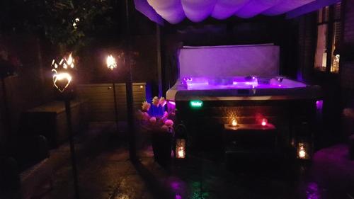 Whirlpool Suite Marrakesch Lounge — 4-Star Luxury Hotel in Stelle, Germany