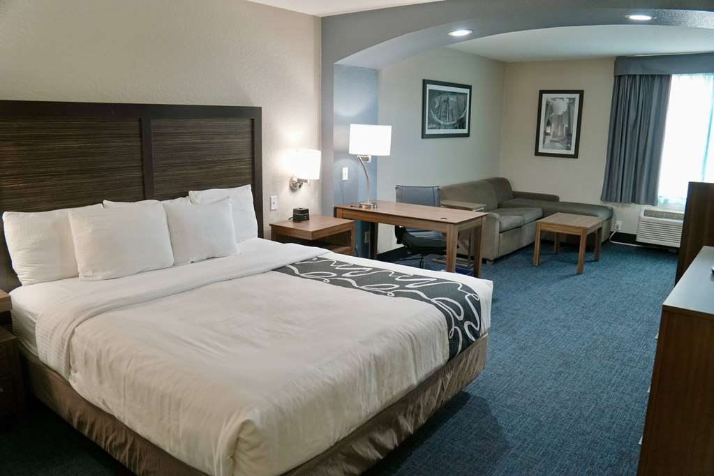 La Quinta Inn & Suites by Wyndham Tomball - photo 26