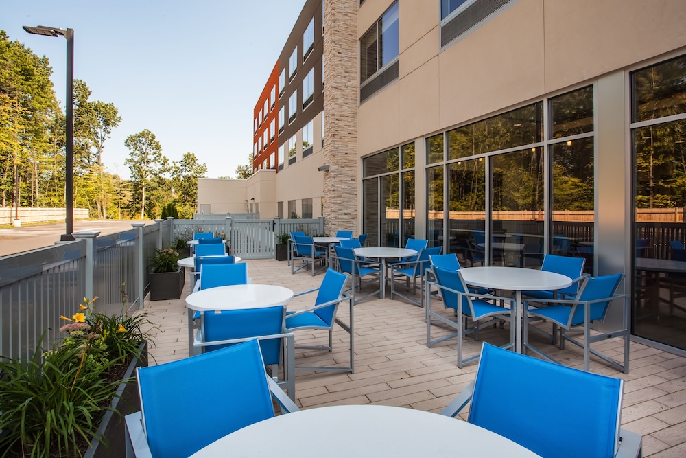 Holiday Inn Express Queensbury Lake George Area