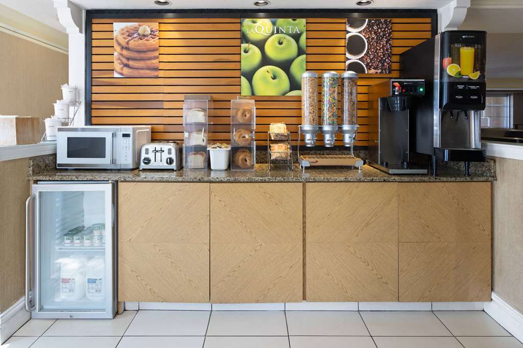La Quinta Inn by Wyndham Pittsburgh Airport - photo 45