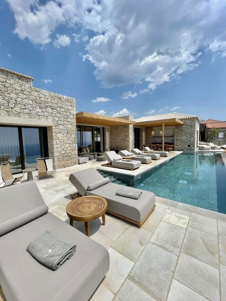 Olive Villas — 4-Star Luxury Hotel in Nafplio, Greece