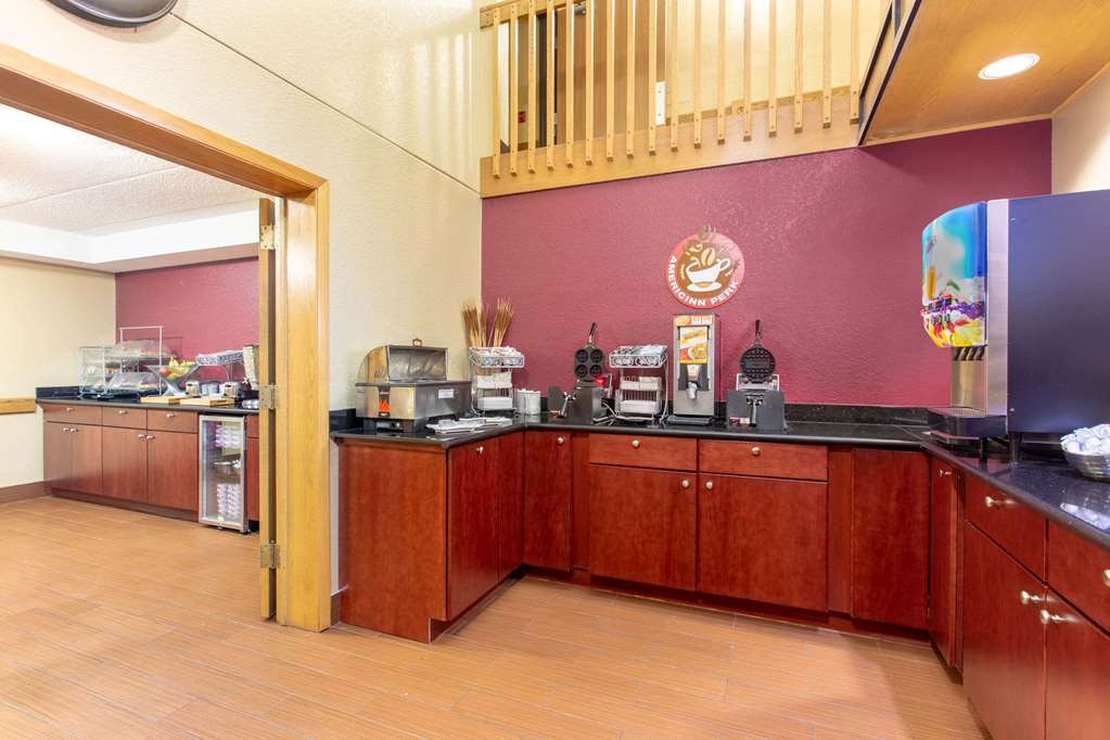 AmericInn by Wyndham Burlington - photo 26