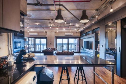Central Bangkok Loft Style Skyline 100 sq.m. Apt