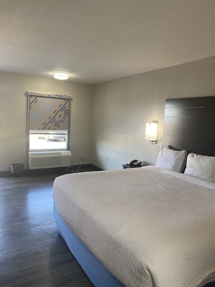Days Inn by Wyndham Moss Point Pascagoula - photo 10