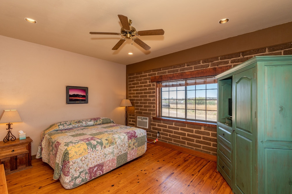 Sonoita Inn - photo 2