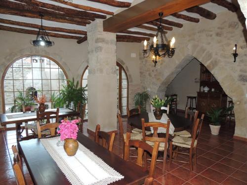 Las Bodegas Del Gilo — hotel in Valdealgorfa