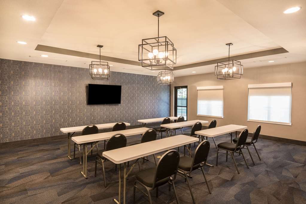 La Quinta Inn & Suites by Wyndham Las Vegas Airport South - photo 34