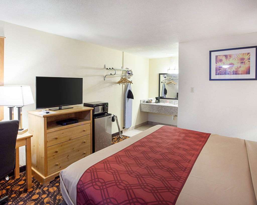 Econo Lodge Phillipsburg - photo 6
