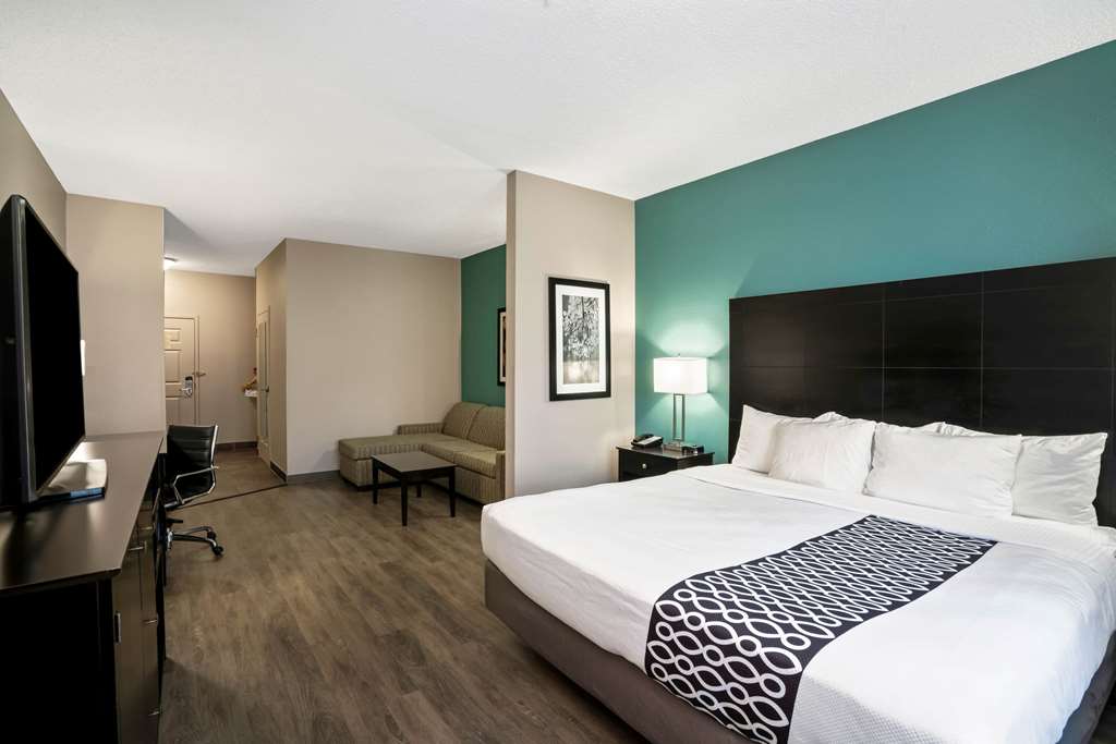 La Quinta Inn & Suites by Wyndham Lebanon - photo 9