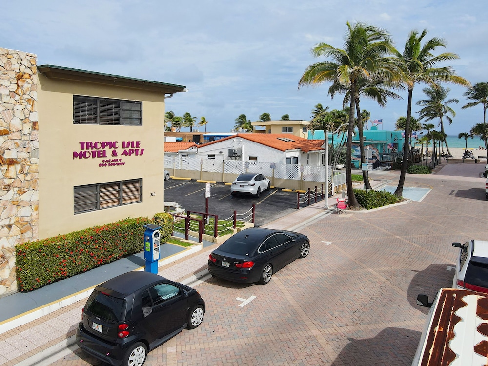 Tropic Isle Hotel and Apartment - photo 47