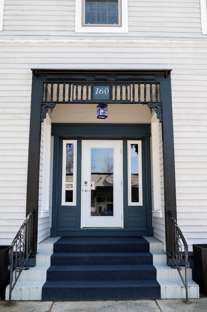 Loyalist Inn & Suites — hotel in Shelburne