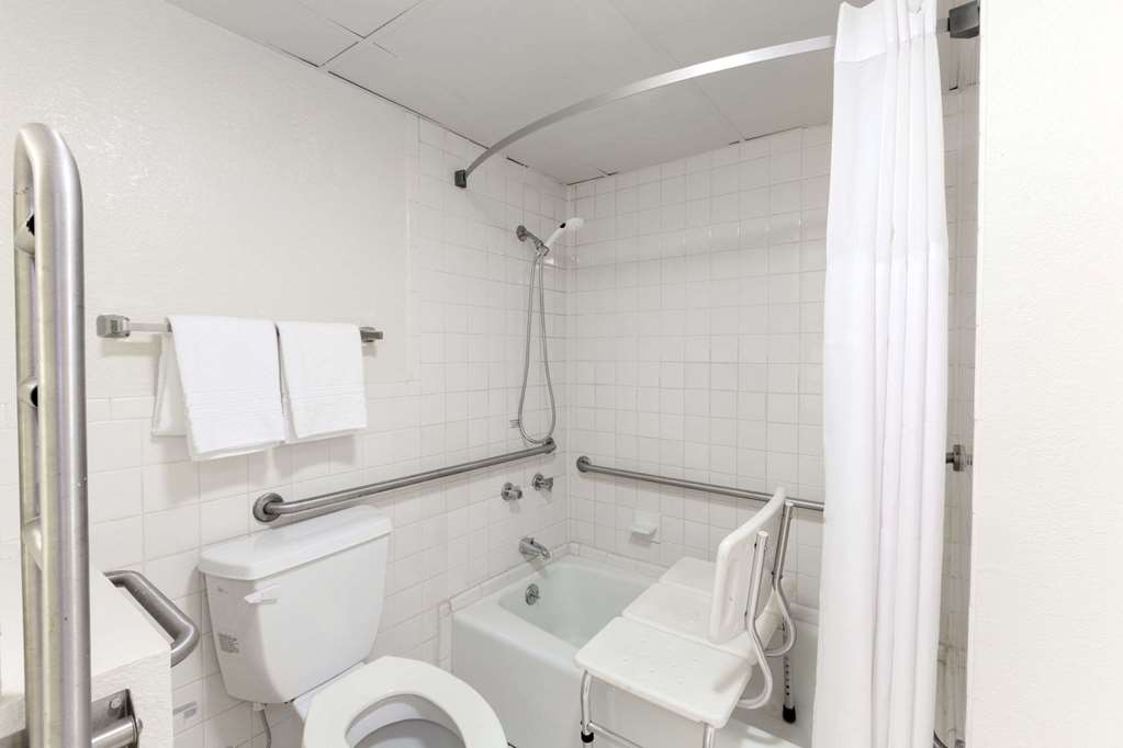Days Inn by Wyndham Oklahoma City Fairground - photo 12