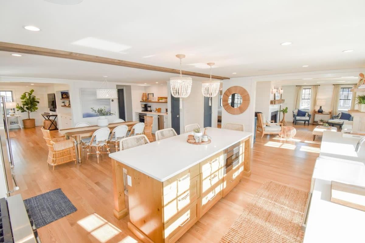 Gorgeous Home 2 Min Walk to Beach — 4-Star Luxury Hotel in Harwich, United States