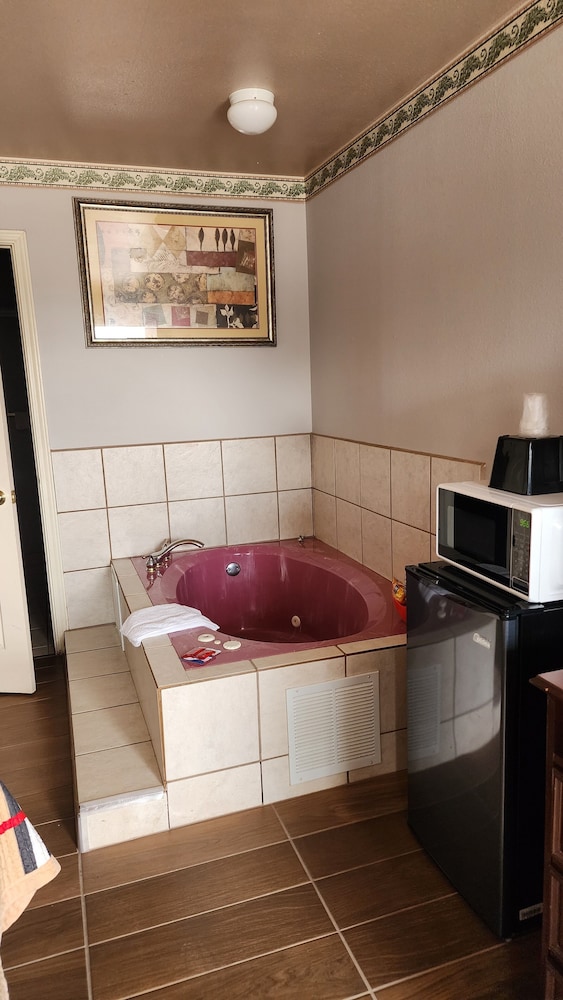 Benbrook Inn & Suites - photo 20