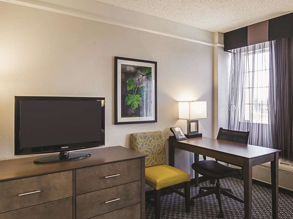 La Quinta Inn & Suites by Wyndham Denver Tech Center - photo 26