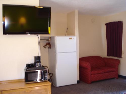 Spillway Motel & Bait Shop - photo 9