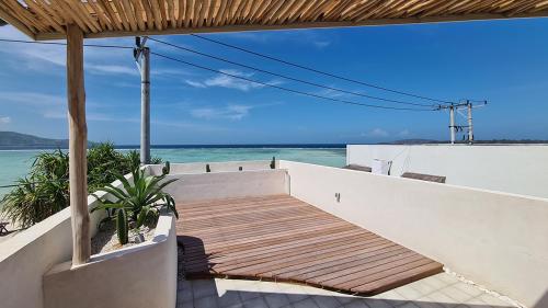Shore Thing Gili Air Beachfront Apartment — 4-Star Luxury Hotel in Gili Air, Indonesia