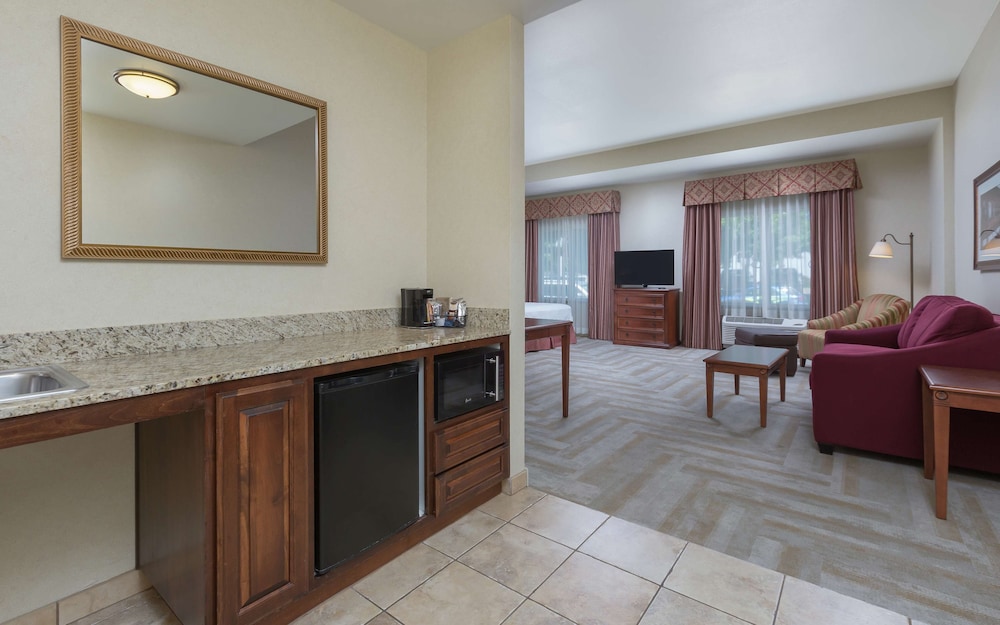 Hampton Inn & Suites Lodi - photo 13