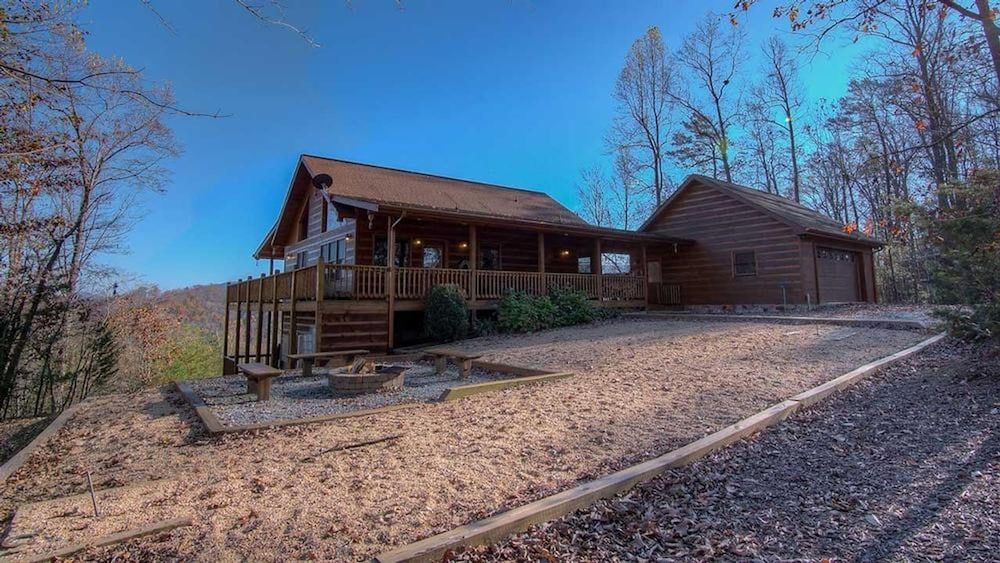Blackberry Lodge — 4-Star Luxury Hotel in Blue Ridge, United States