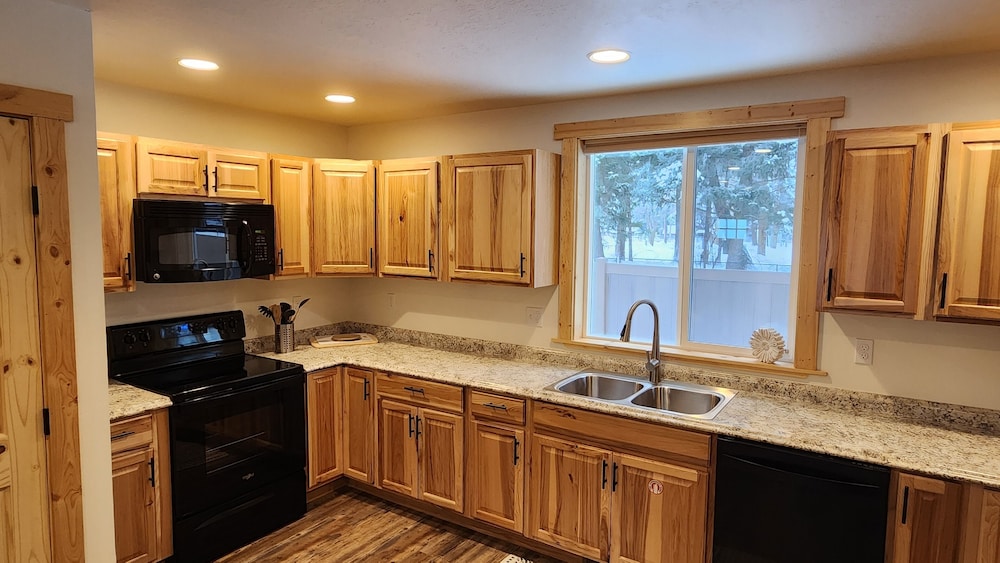 Beargrass Lodging and RV Resort - photo 65