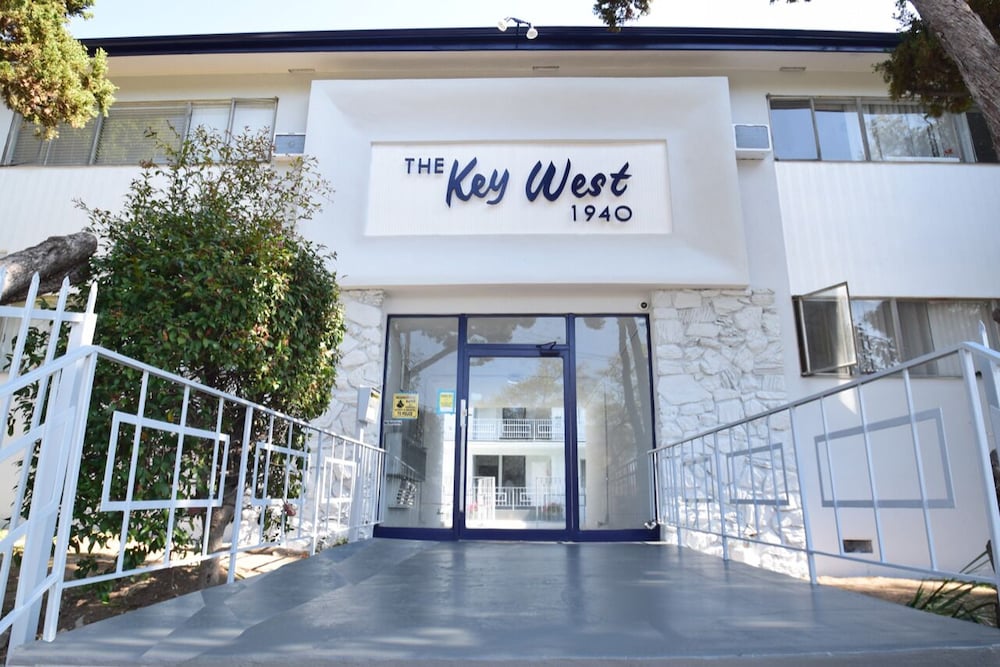 Hollywood Business Apartments — 4-Star Luxury Hotel in Los Angeles, United States