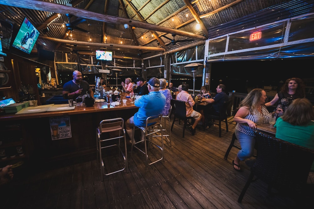 Dockside Inn & Resort - photo 38