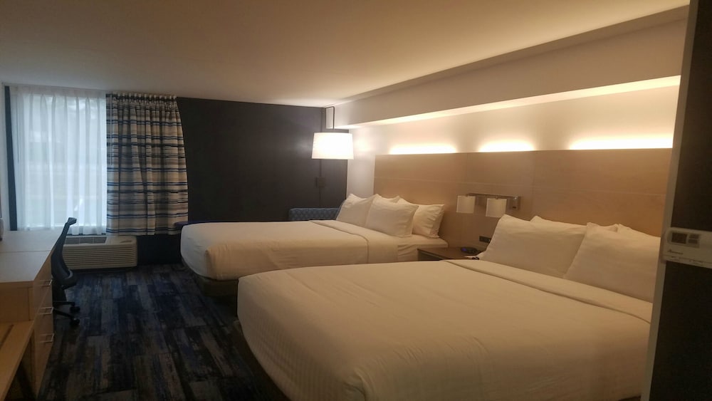 Holiday Inn Express Williamsbrg Busch Gardens Area by IHG - photo 2