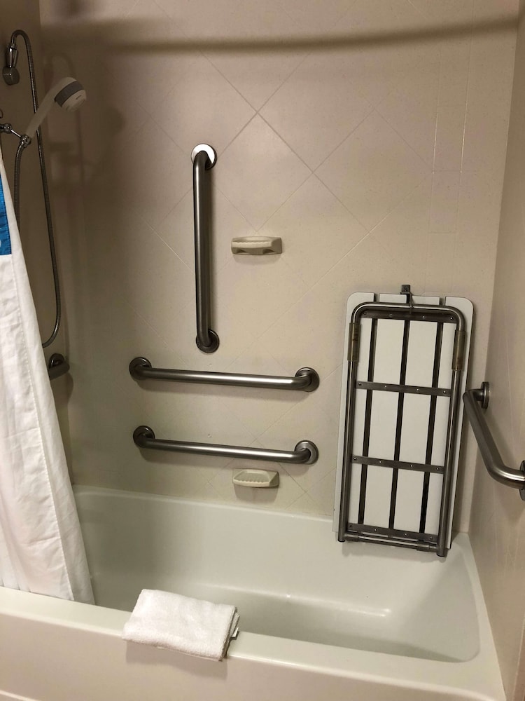Hampton Inn & Suites Woodstock VA - photo 41