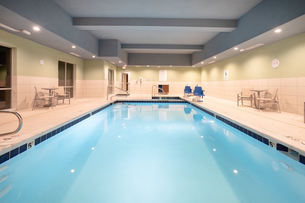 Holiday Inn Express & Suites Sterling by IHG - photo 13