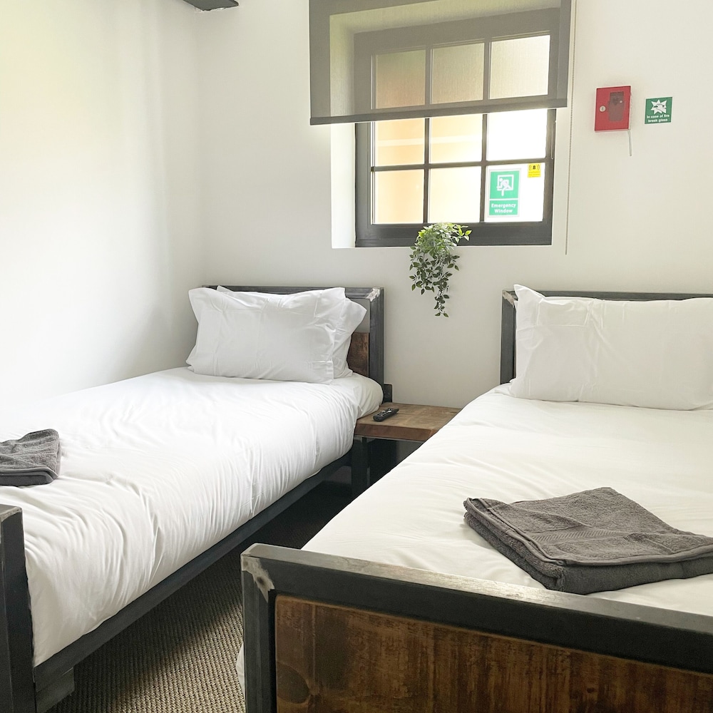 Booking Urban Halstead — Halstead — photo 4