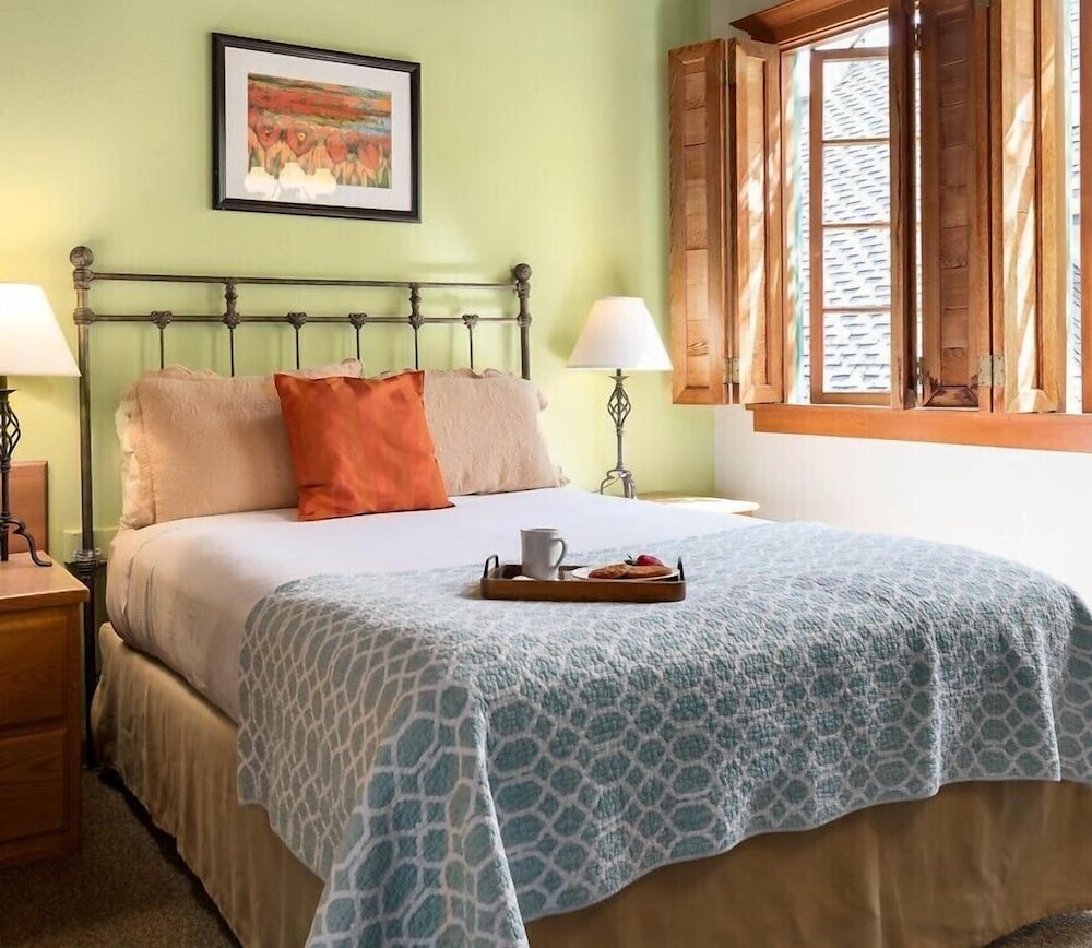 The La Conner Inn — Mount Vernon