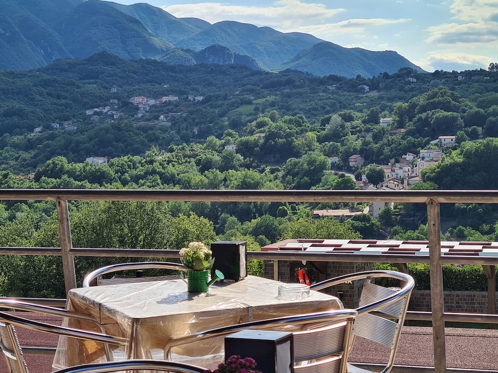 Rossi&Nero Resort servizi extra a pagamento Ristorante Piscina Sauna Spa — 4-Star Luxury Hotel in Arpaise, Italy