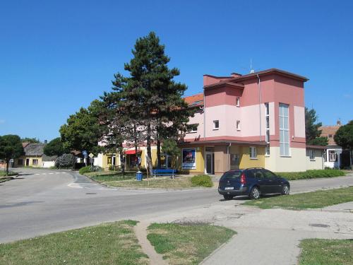 Kulturně Společenské Centrum - last minute hotel in Hrusky