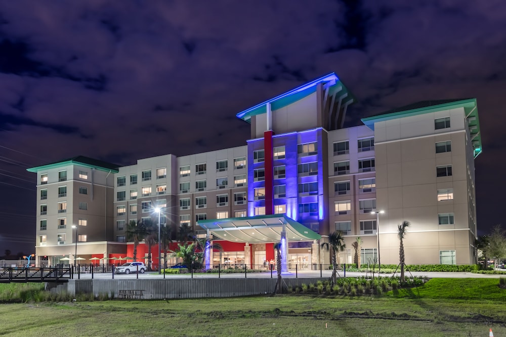 Holiday Inn Express & Suites Orlando at SeaWorld by IHG - photo 57