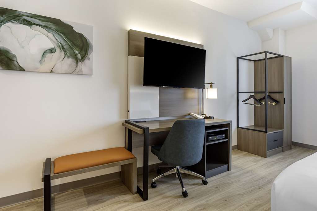 Comfort Inn & Suites Newark Liberty International Airport - photo 13