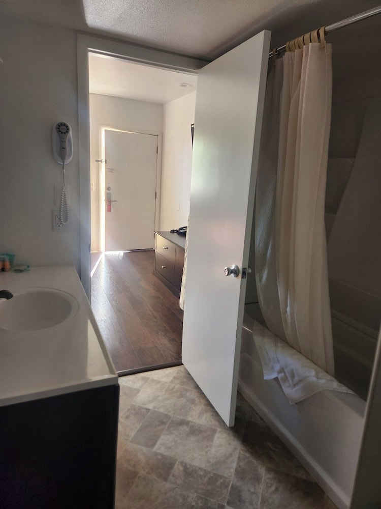 The View Motel - photo 15