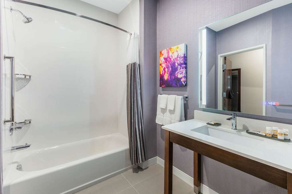 La Quinta Inn & Suites by Wyndham Lewisville - photo 33