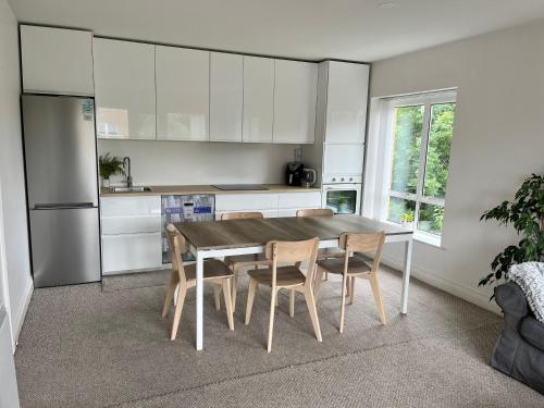 Central Spacious 3 Bedroom Apartment With Parking — 4-Star Luxury Hotel in Dublin, Republic of Ireland