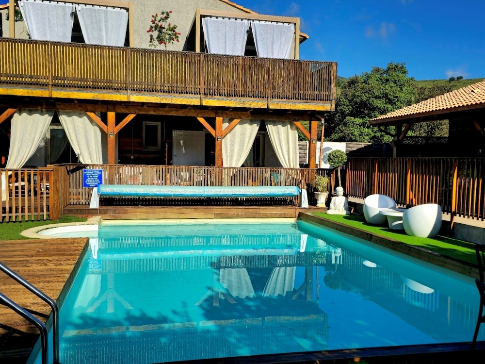 O Fil De L'eau - carbon neutral hotel in Unknown City