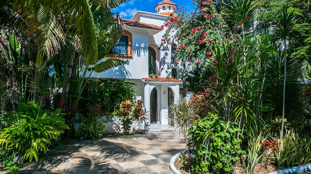Casa 20 — 4-Star Luxury Hotel in Playa Del Carmen, Mexico