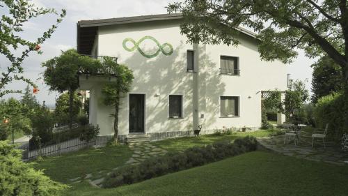Third Paradise Villa — 4-Star Luxury Hotel in Baldissero Torinese, Italy