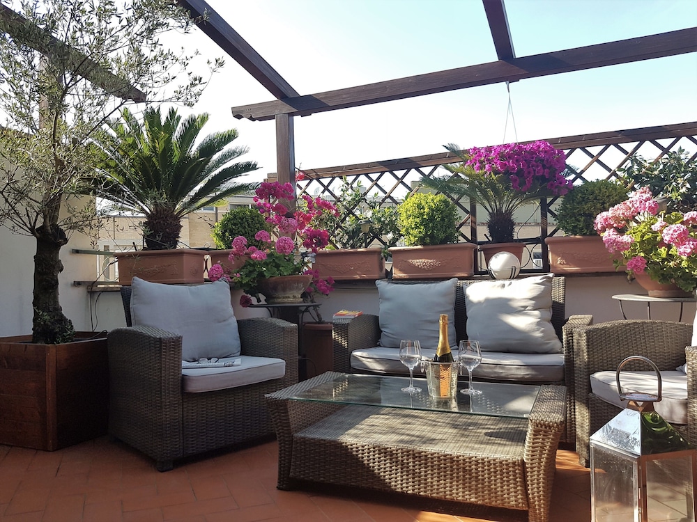 Althea Inn Roof Terrace — 4-Star Luxury Hotel in Rome, Italy