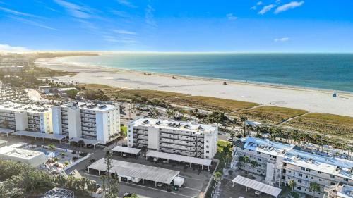 Crescent Royale Condominiums 411 — 4-Star Luxury Hotel in Siesta Key, United States