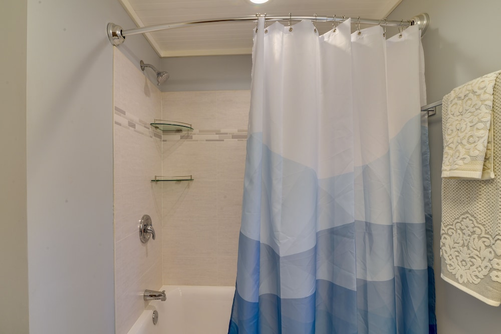 Alpine Lake Resort Cabin Rental w Pool Access - photo 8