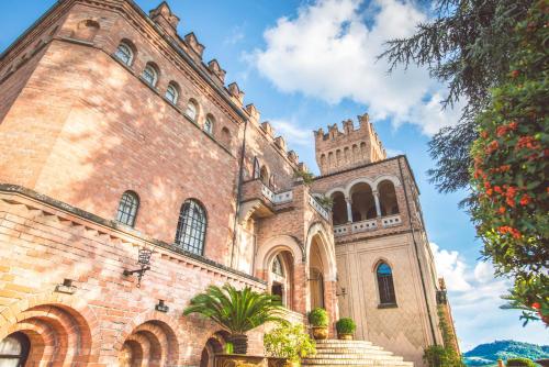 Castello Di Mornico Losana — 4-Star Luxury Hotel in Mornico Losana, Italy