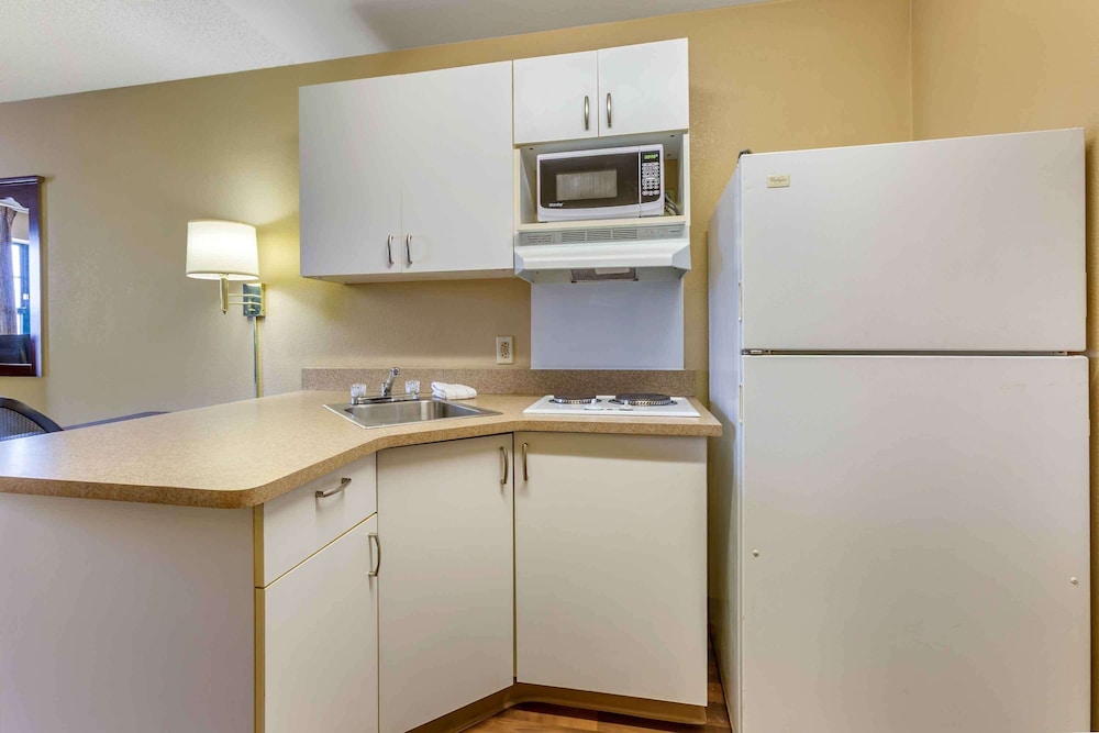Extended Stay America Select Suites Phoenix Deer Valley - photo 16