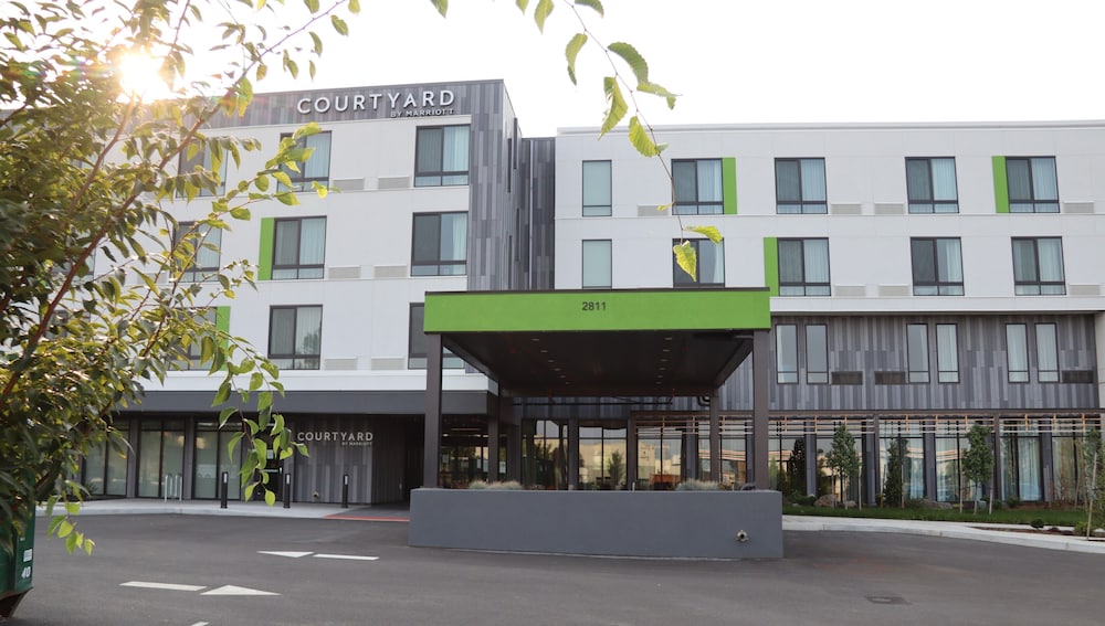 Courtyard by Marriott Portland East - photo 45