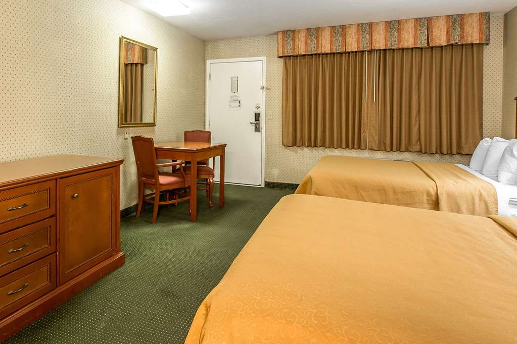 Quality Inn Near China Lake Naval Station - photo 18