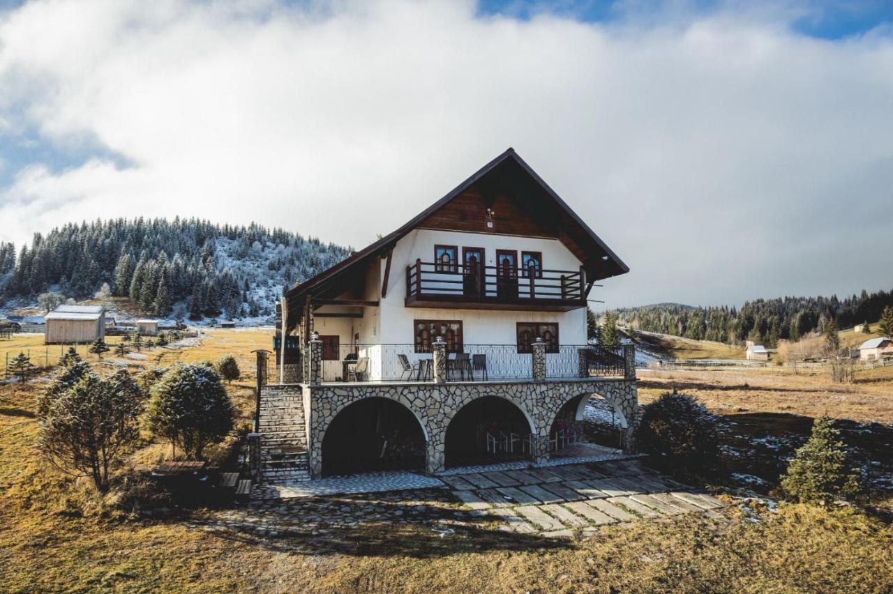 Villa Serenity — 4-Star Luxury Hotel in Saru Dornei, Romania